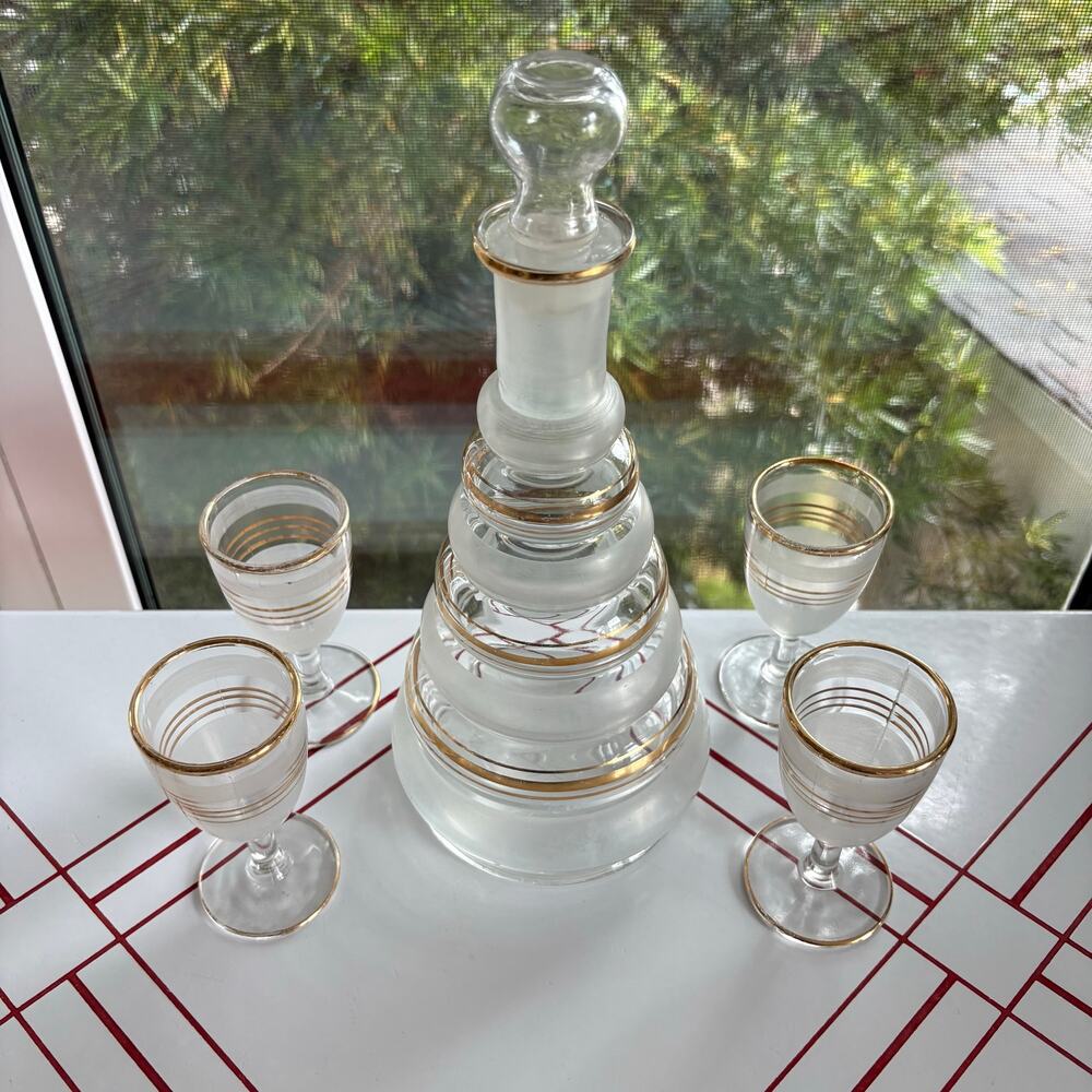 Vintage Frosted Glass Beehive Decanter Set With 4 Gold Banded Cordial Glasses